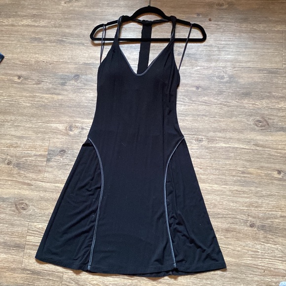 Gorgeous Guess LBD - Picture 4 of 7
